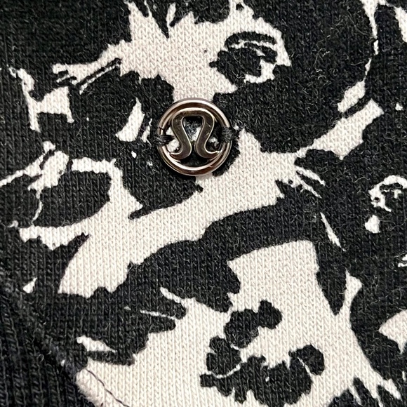 Lululemon Cropped Jacket - Picture 2 of 3